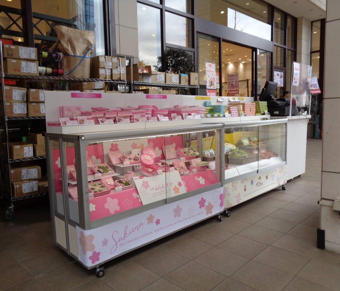 【中野マルイ】1階 パブリックスペース4（店頭青山フラワーマーケット様側）【食物販・物販】交通量の多い中野通りに面した屋外スペース