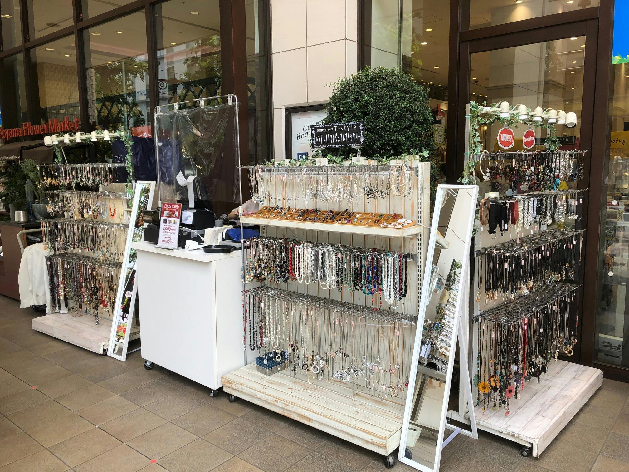 【中野マルイ】1階 パブリックスペース4（店頭青山フラワーマーケット様側）【食物販・物販】交通量の多い中野通りに面した屋外スペース