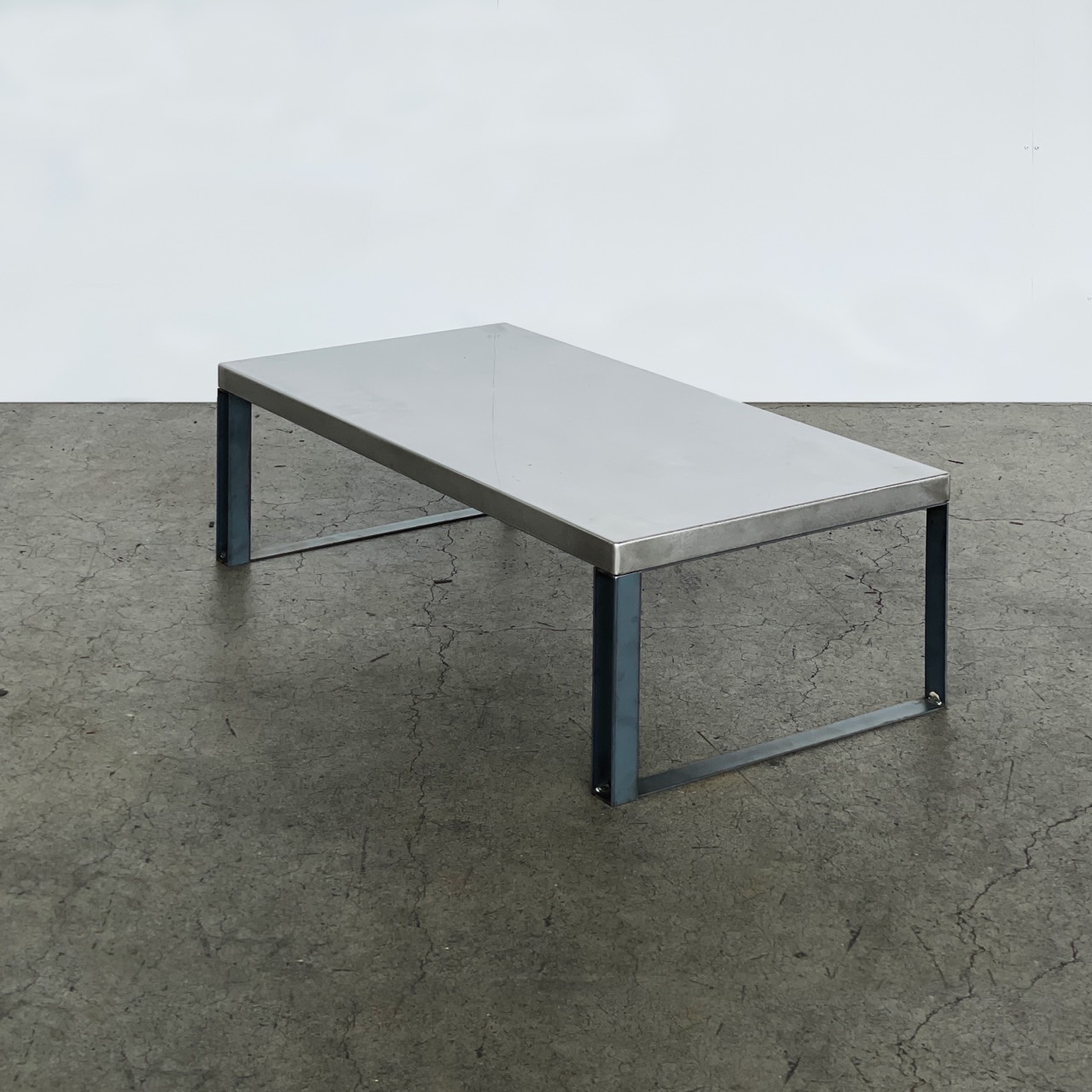 商品台 1台（幅45cm 奥行90cm 高さ30cm）