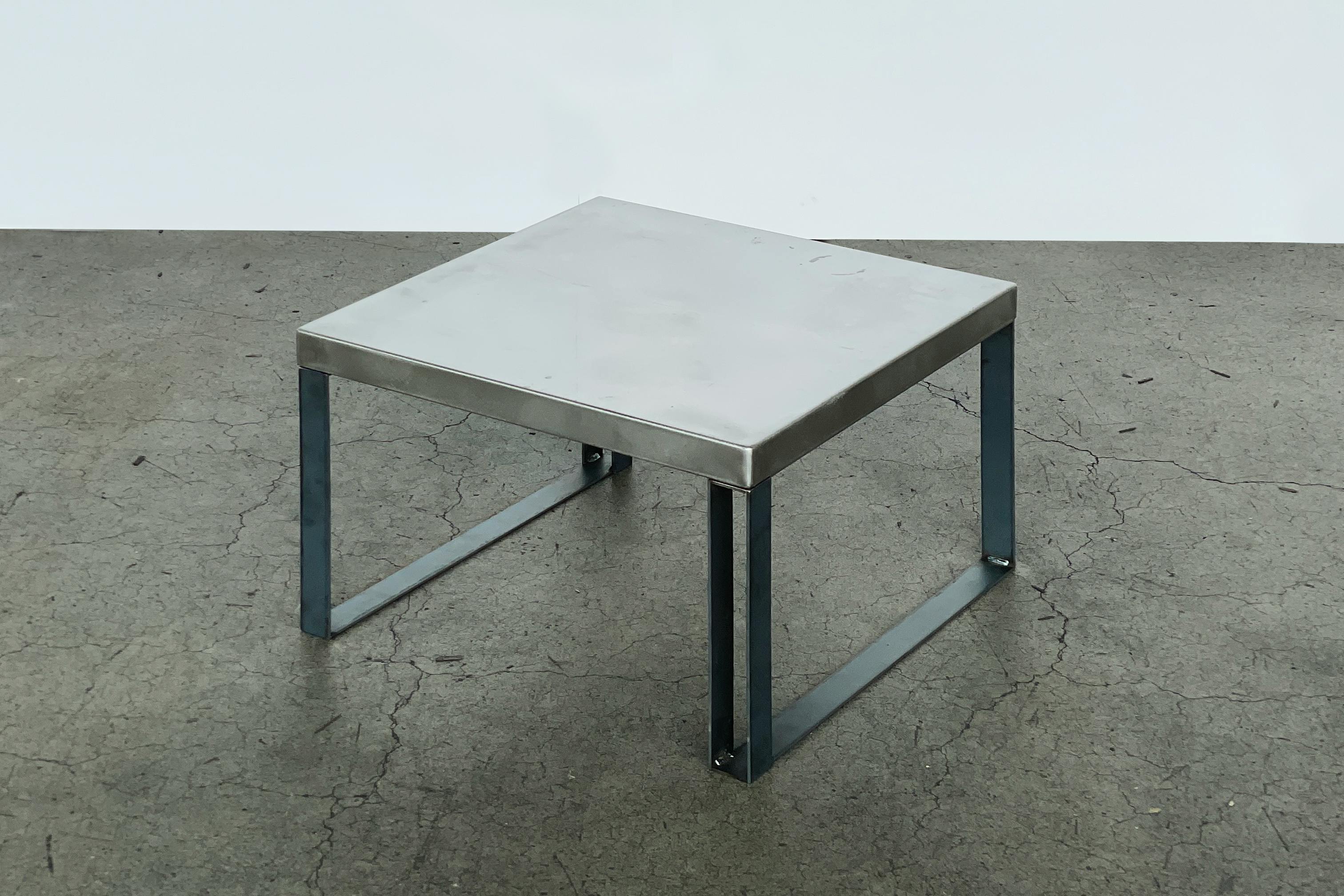 商品台 1台(幅45cm 奥行45cm 高さ30cm)
