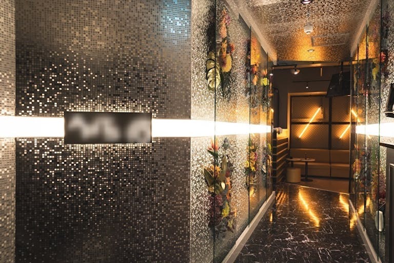 【東新宿駅7分】撮影や音楽イベント等に最適なアーティスティックで洗練された内装のイベントスペースの画像1