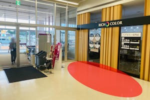 【イオン七戸十和田駅前店】プロモーションイベントや小規模物販に最適な施設1階入口付近にあるイベントスペース