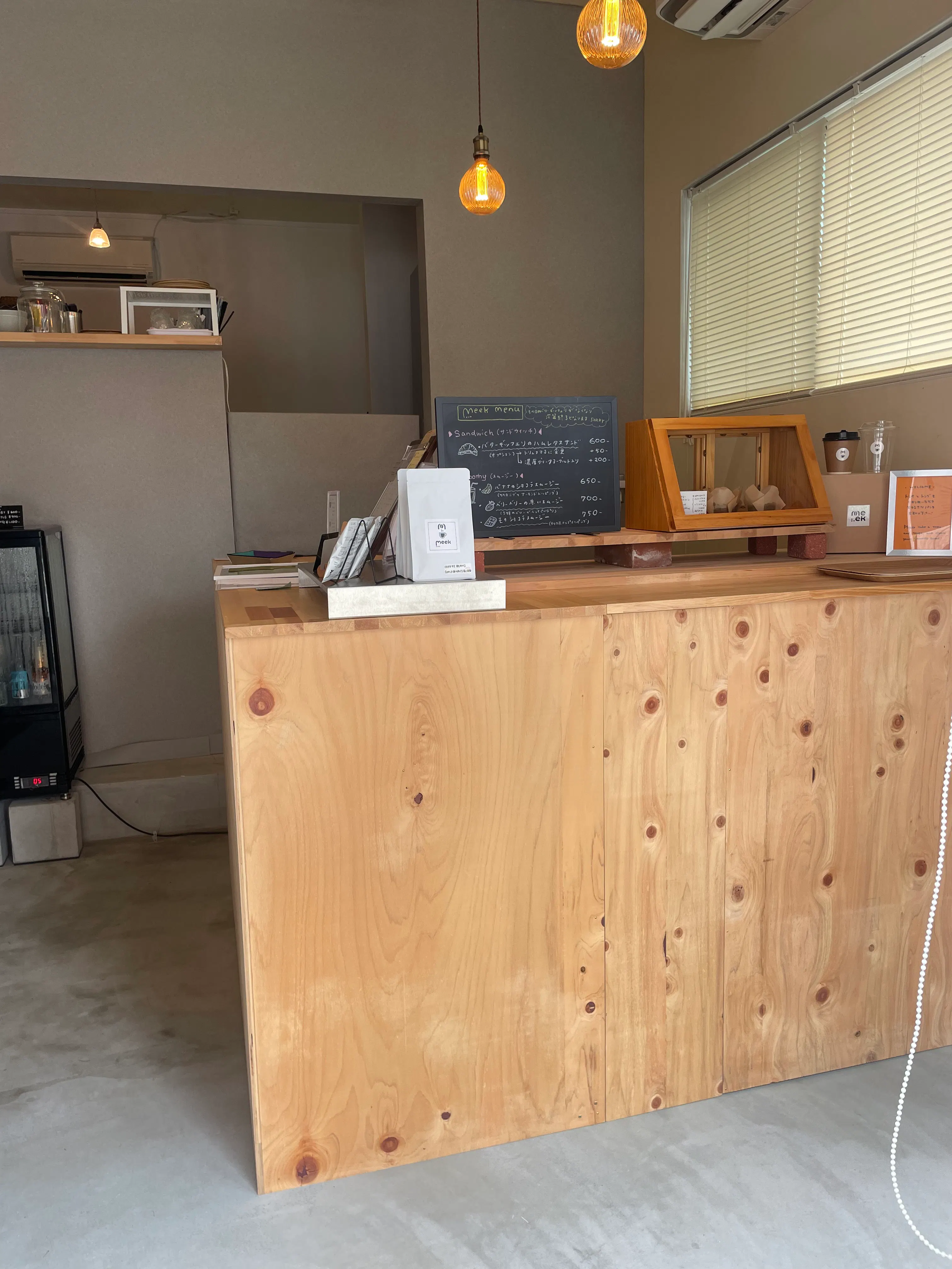 【meek｜蒲田駅11分】天井高と自然光を生かせる30㎡のカフェイベントスペース｜什器利用可