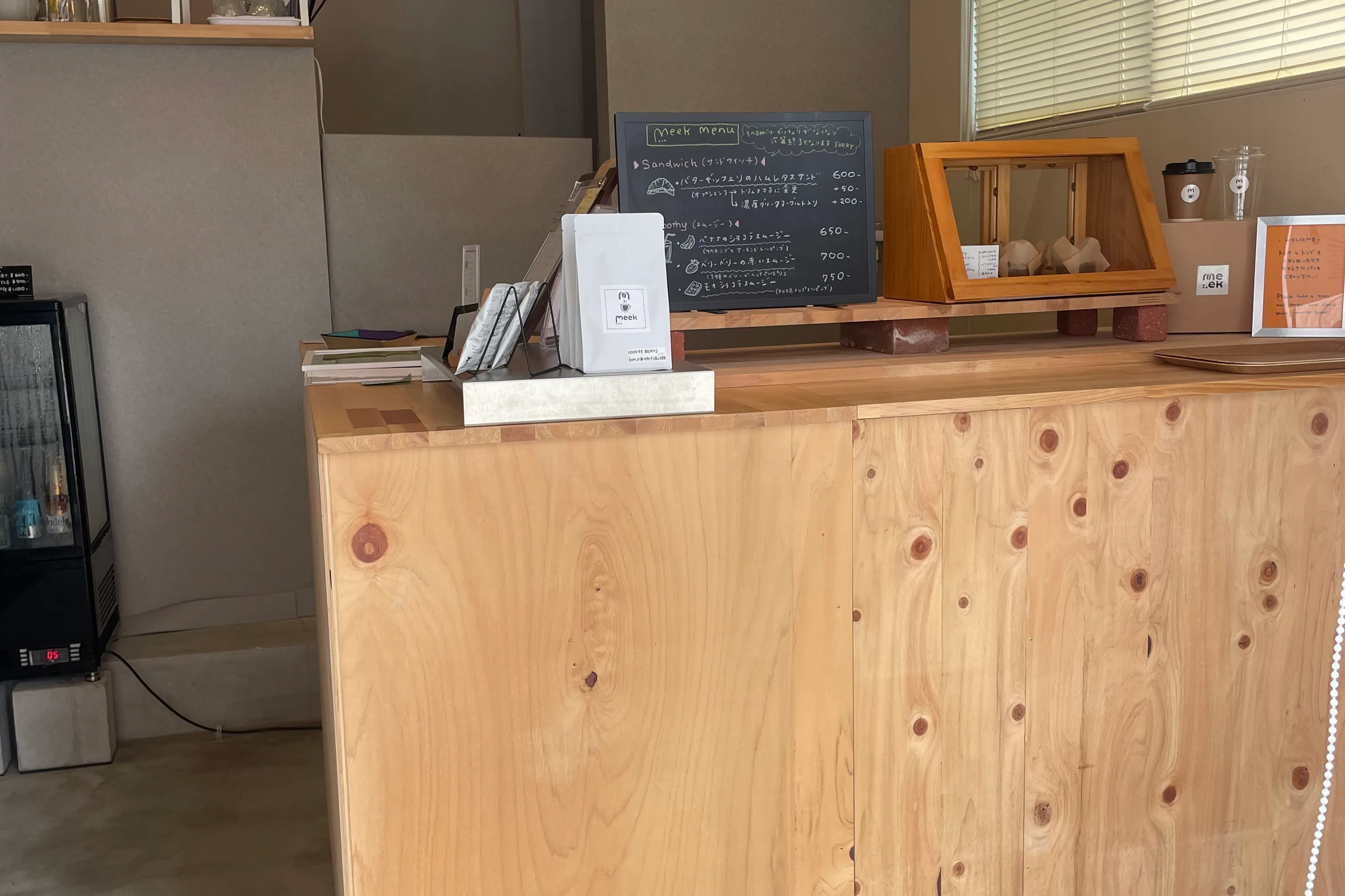 【meek|蒲田駅11分】天井高と自然光を生かせる30㎡のカフェイベントスペース|什器利用可