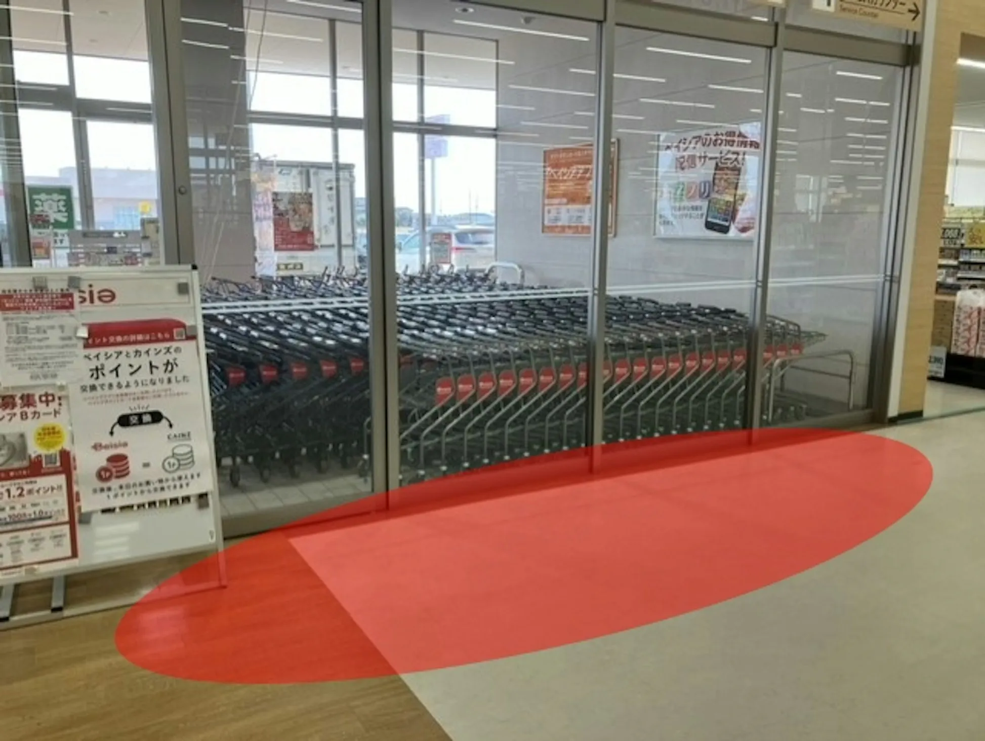 【ベイシア 潮来店】各種プロモーションや食物販に最適な店内入口前催事イベントスペースの画像