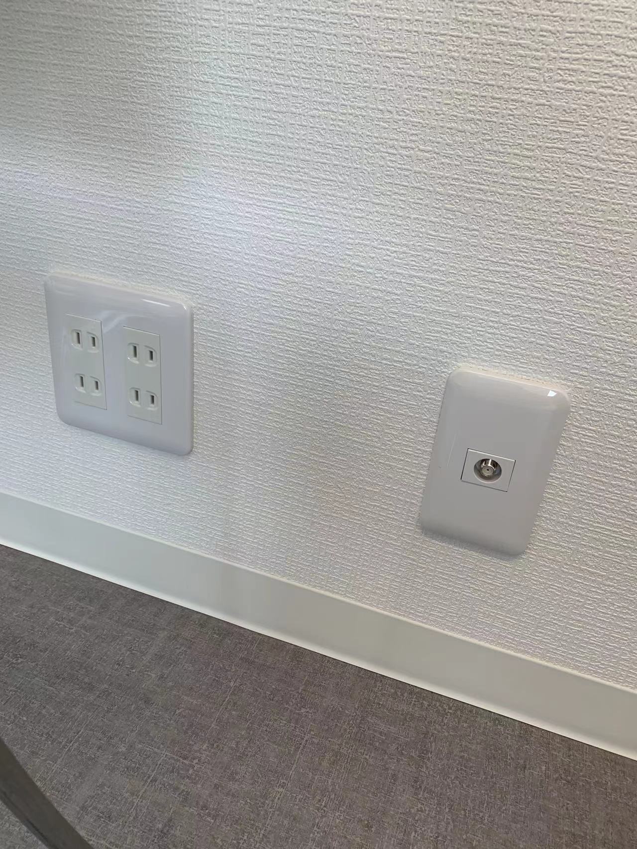 コンセントは3か所、差し込み口は全部10個です。