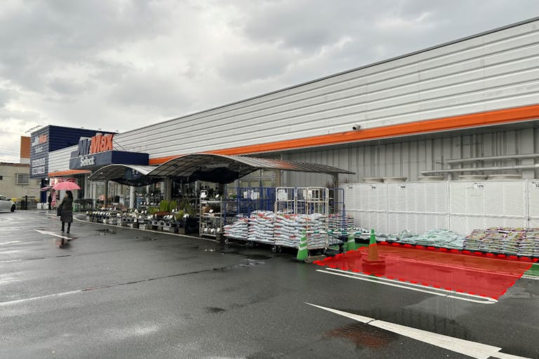 【ミスターマックス Select野芥店】園芸外売場(右側) キッチンカーに最適な総合ディスカウントストアの催事イベントスペースの画像1