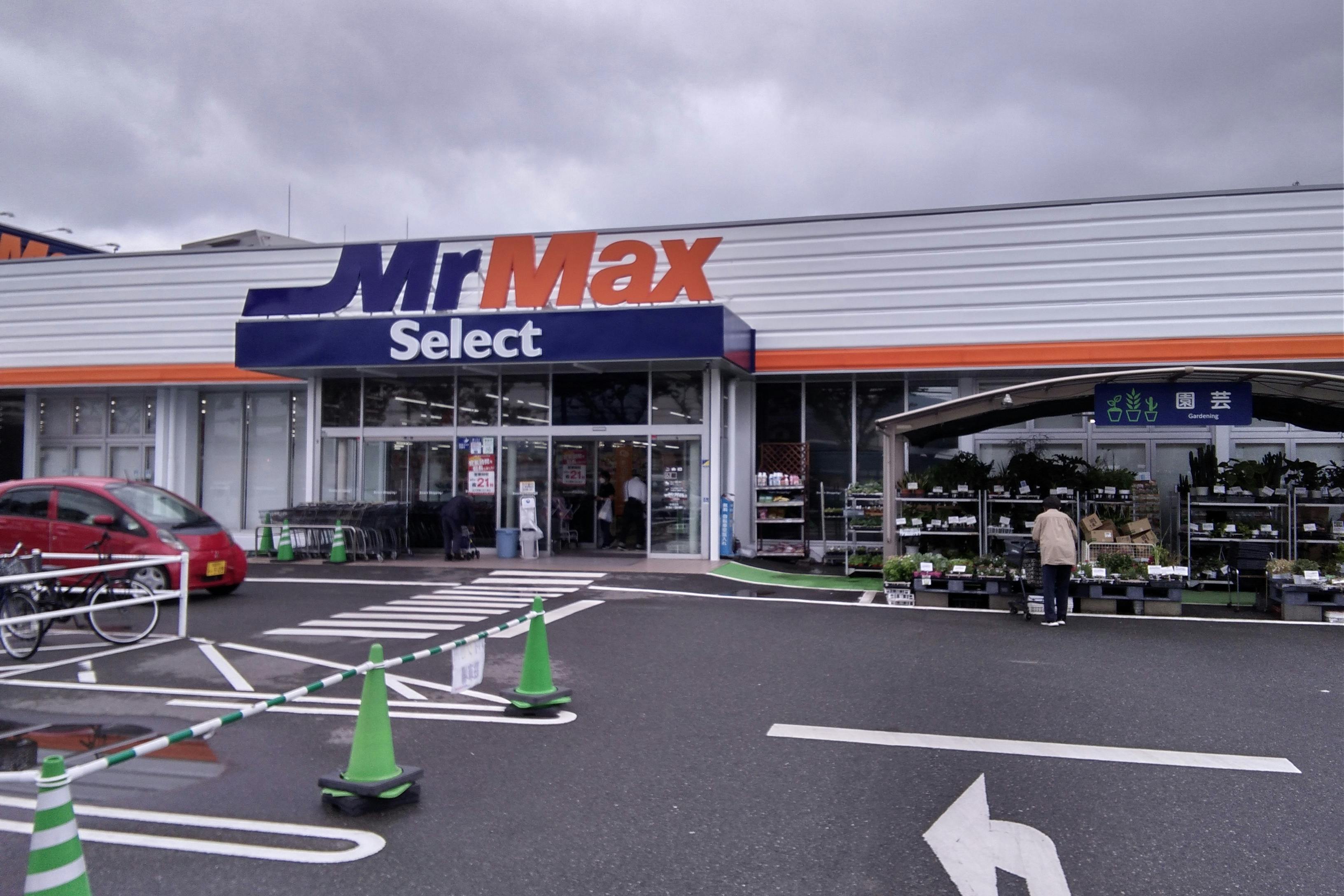 【ミスターマックス Select野芥店】園芸外売場（右側） キッチンカーに最適な総合ディスカウントストアの催事イベントスペース