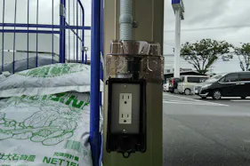 【ミスターマックス Select野芥店】園芸外売場(右側) キッチンカーに最適な総合ディスカウントストアの催事イベントスペース