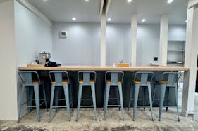 【門前仲町駅4分|1F路面】カフェカウンター併設。ポップアップショップ、撮影、展示会、ギャラリー、セミナー、ワークショップ、オフ会等、多用途でご使用頂けます。