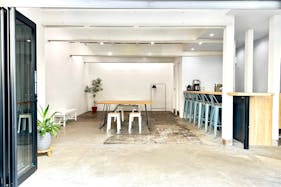 【門前仲町駅4分|1F路面】カフェカウンター併設。ポップアップショップ、撮影、展示会、ギャラリー、セミナー、ワークショップ、オフ会等、多用途でご使用頂けます。