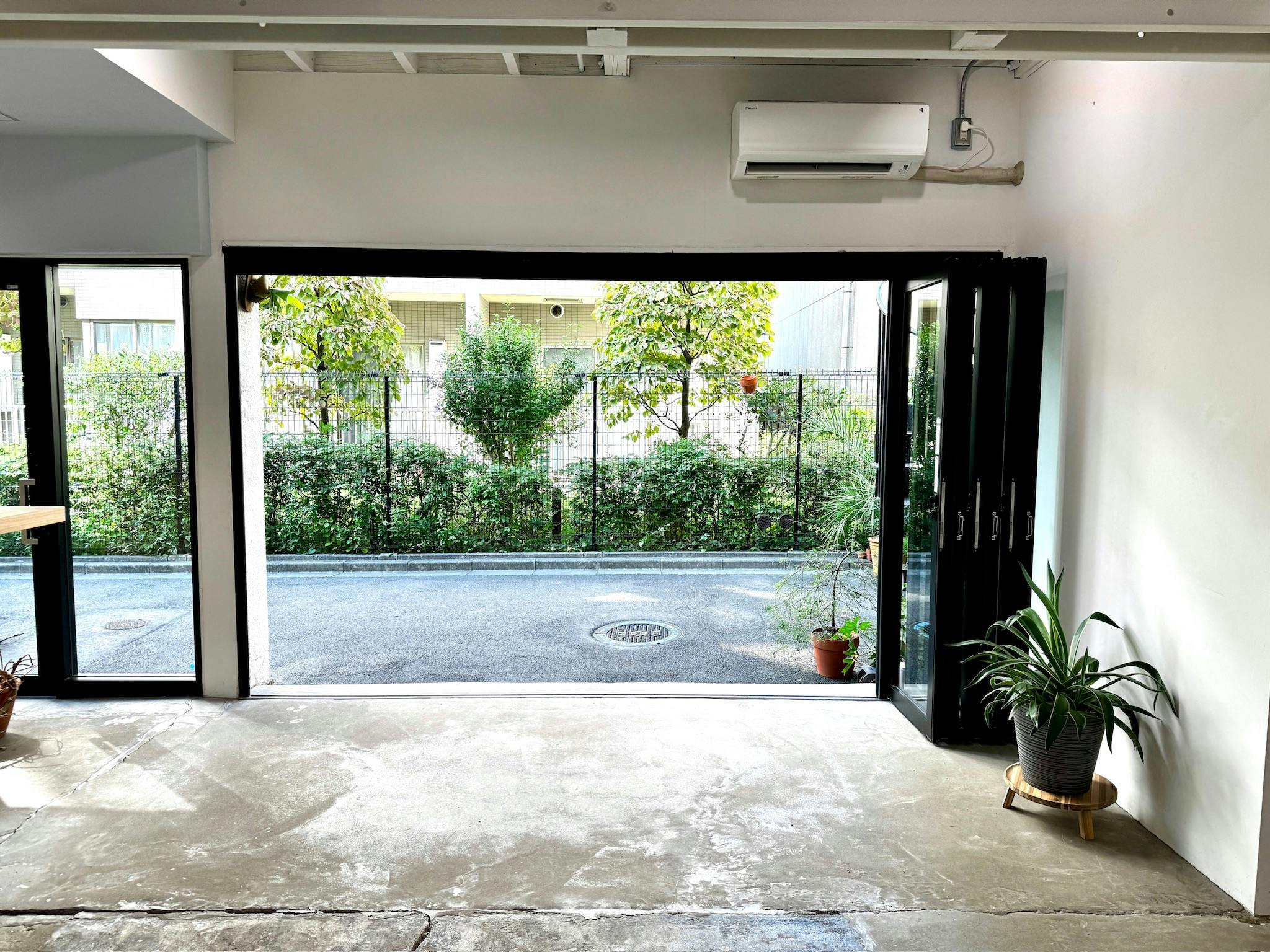 暖かい日は全開でご利用いただくのがお勧めです。