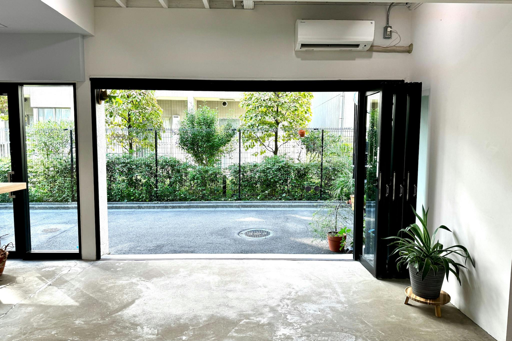 暖かい日は全開でご利用いただくのがお勧めです。