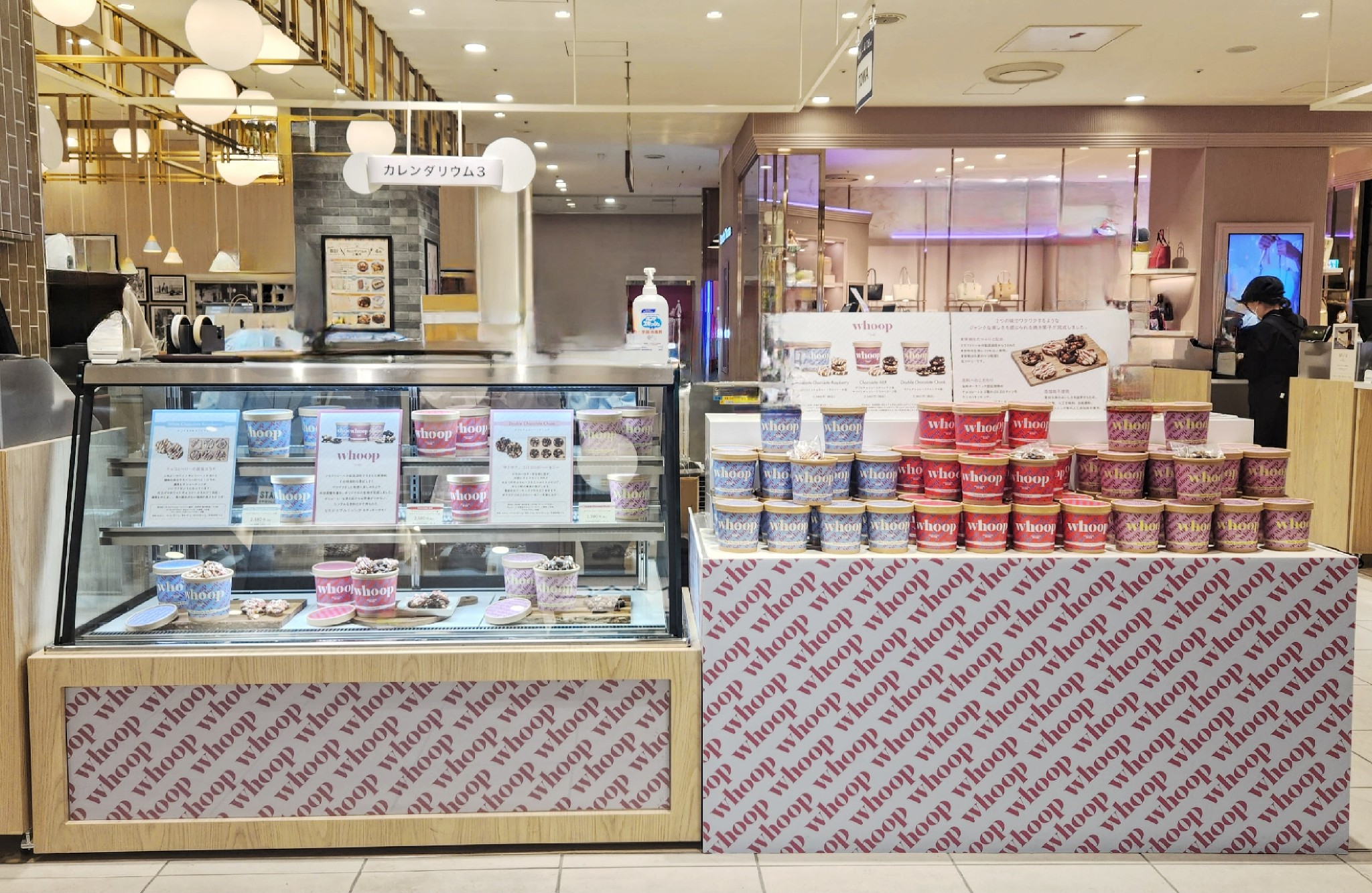 【北千住マルイ】2階 カレンダリウムF08【食物販・物産展】店内入って正面、什器完備の好立地スペース