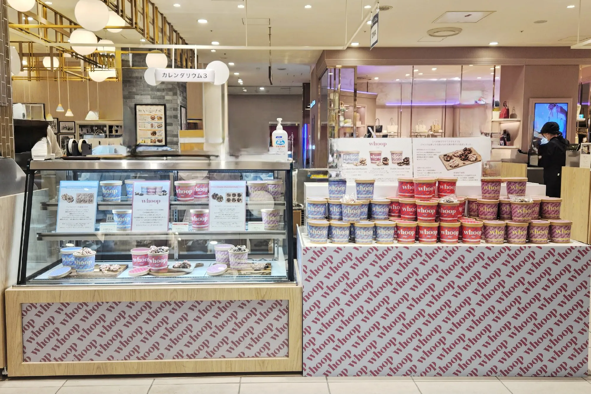 【北千住マルイ】2階 カレンダリウムF08【食物販・物産展】店内入って正面、什器完備の好立地スペース