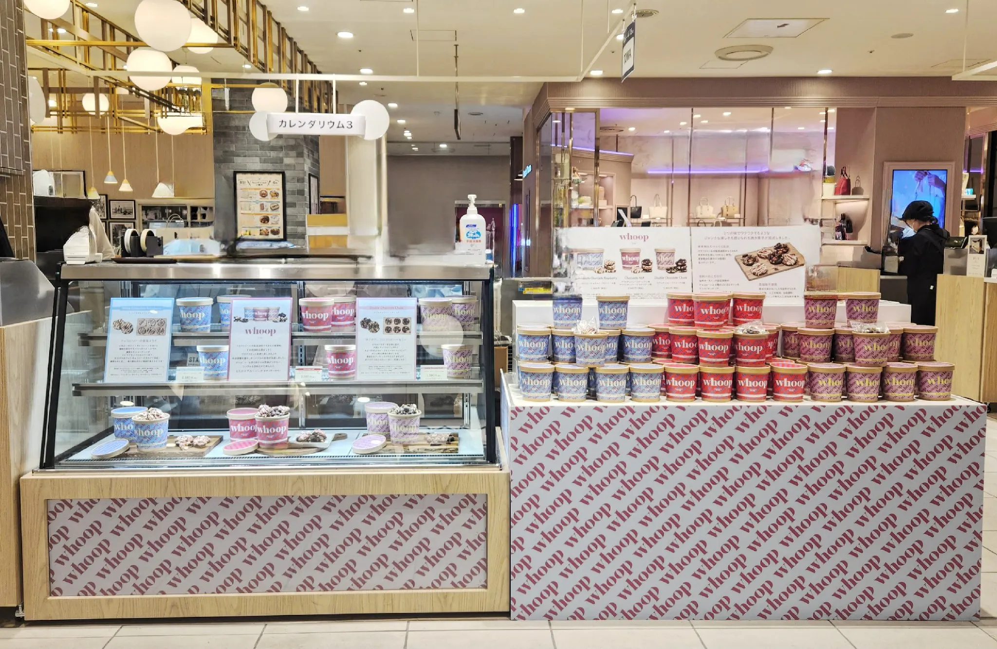 【北千住マルイ】2階 カレンダリウムF08【食物販・物産展】店内入って正面、什器完備の好立地スペース