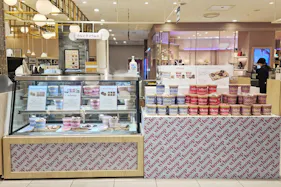 【北千住マルイ】2階 カレンダリウムF08【食物販・物産展】店内入って正面、什器完備の好立地スペース