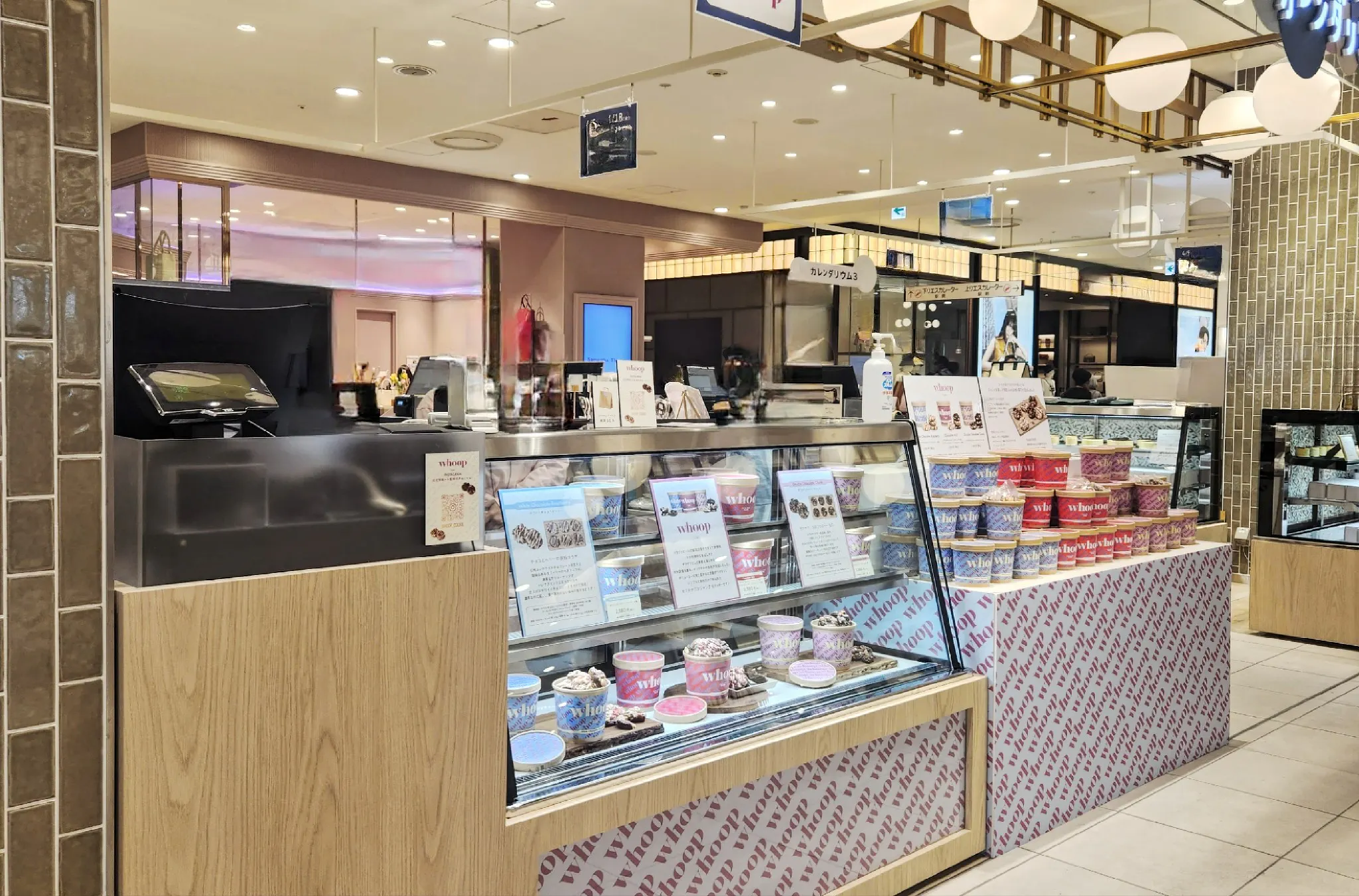 【北千住マルイ】2階 カレンダリウムF08【食物販・物産展】店内入って正面、什器完備の好立地スペース