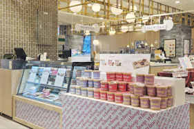 【北千住マルイ】2階 カレンダリウムF08【食物販・物産展】店内入って正面、什器完備の好立地スペース