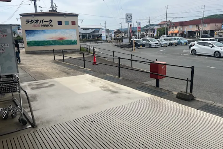 【フレスタ三次店】キッチンカーに利用可能な入り口・店外スペースの画像1