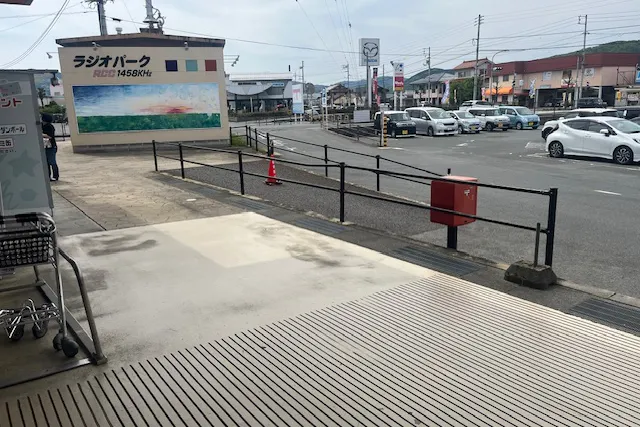 【フレスタ三次店】キッチンカーに利用可能な入り口・店外スペース