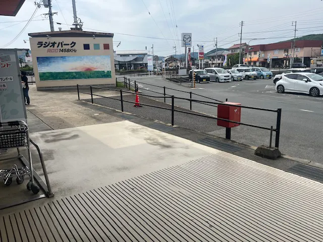 【フレスタ三次店】キッチンカーに利用可能な入り口・店外スペース