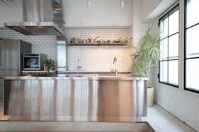 【表参道駅8分】撮影やワークショップ、招待制イベント等に最適なキッチン付きのスタジオスペース