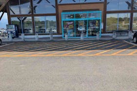 【ダイナム愛媛東予店ゆったり館】キッチンカーに最適なアミューズメント施設のイベントスペース