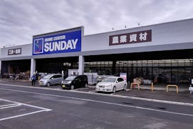 【サンデー大和吉岡店】屋外駐車場 キッチンカーの出店に最適なホームセンター内駐車場の屋外イベントスペース