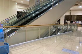 【イオンモール直方】1F 中央エスカレーター前