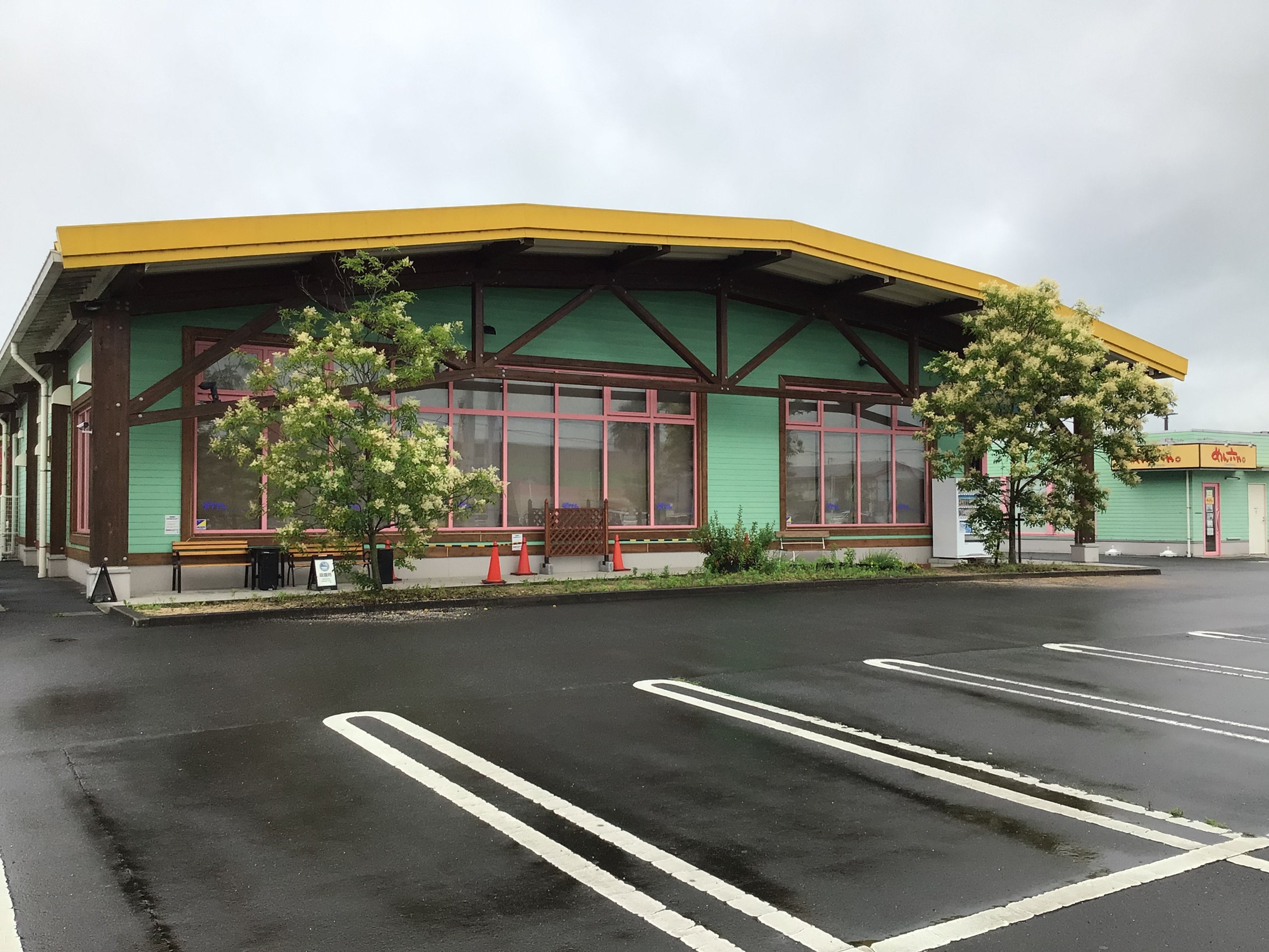 【ダイナム岡山真備店ゆったり館】キッチンカーやプロモーションに最適なアミューズメント施設のイベントスペース