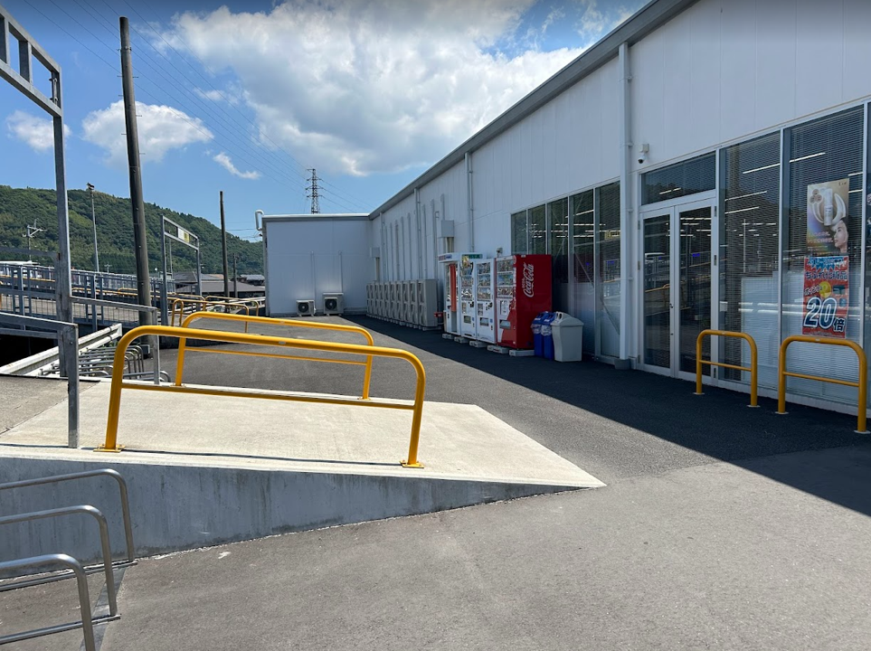 【スーパーセンタートライアル加治木店】プロモーション//キッチンカーに利用可能な「屋外スペース」