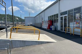 【スーパーセンタートライアル加治木店】プロモーション//キッチンカーに利用可能な「屋外スペース」