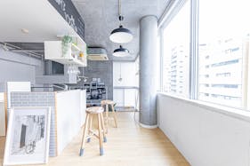 【赤羽橋駅4分】天井高4m・二面採光 自然光が豊富に入るカフェ風レンタルスタジオ