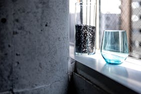 【赤羽橋駅4分】天井高4m・二面採光 自然光が豊富に入るカフェ風レンタルスタジオ