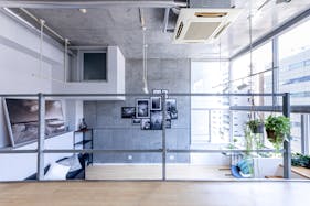 【赤羽橋駅4分】天井高4m・二面採光 自然光が豊富に入るカフェ風レンタルスタジオ