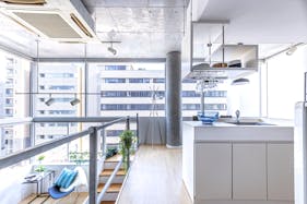 【赤羽橋駅4分】天井高4m・二面採光 自然光が豊富に入るカフェ風レンタルスタジオ