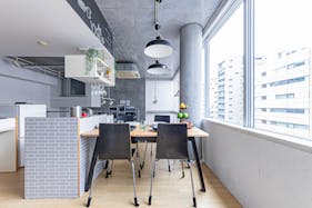 【赤羽橋駅4分】天井高4m・二面採光 自然光が豊富に入るカフェ風レンタルスタジオ