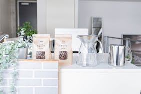 【赤羽橋駅4分】天井高4m・二面採光 自然光が豊富に入るカフェ風レンタルスタジオ