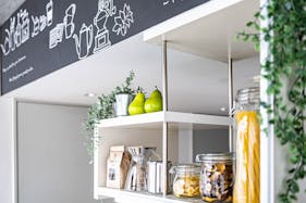 【赤羽橋駅4分】天井高4m・二面採光 自然光が豊富に入るカフェ風レンタルスタジオ