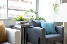 【赤羽橋駅4分】天井高4m・二面採光 自然光が豊富に入るカフェ風レンタルスタジオ