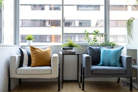 【赤羽橋駅4分】天井高4m・二面採光 自然光が豊富に入るカフェ風レンタルスタジオ