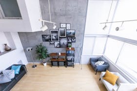 【赤羽橋駅4分】天井高4m・二面採光 自然光が豊富に入るカフェ風レンタルスタジオ