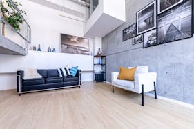 【赤羽橋駅4分】天井高4m・二面採光 自然光が豊富に入るカフェ風レンタルスタジオ