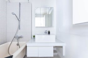 【赤羽橋駅4分】天井高4m・二面採光 自然光が豊富に入るカフェ風レンタルスタジオ