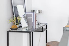 【赤羽橋駅4分】天井高4m・二面採光 自然光が豊富に入るカフェ風レンタルスタジオ