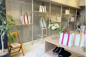 【原宿・千駄ヶ谷】路面・天井高約5m 好立地、換気条件の整ったギャラリー兼多目的スペース