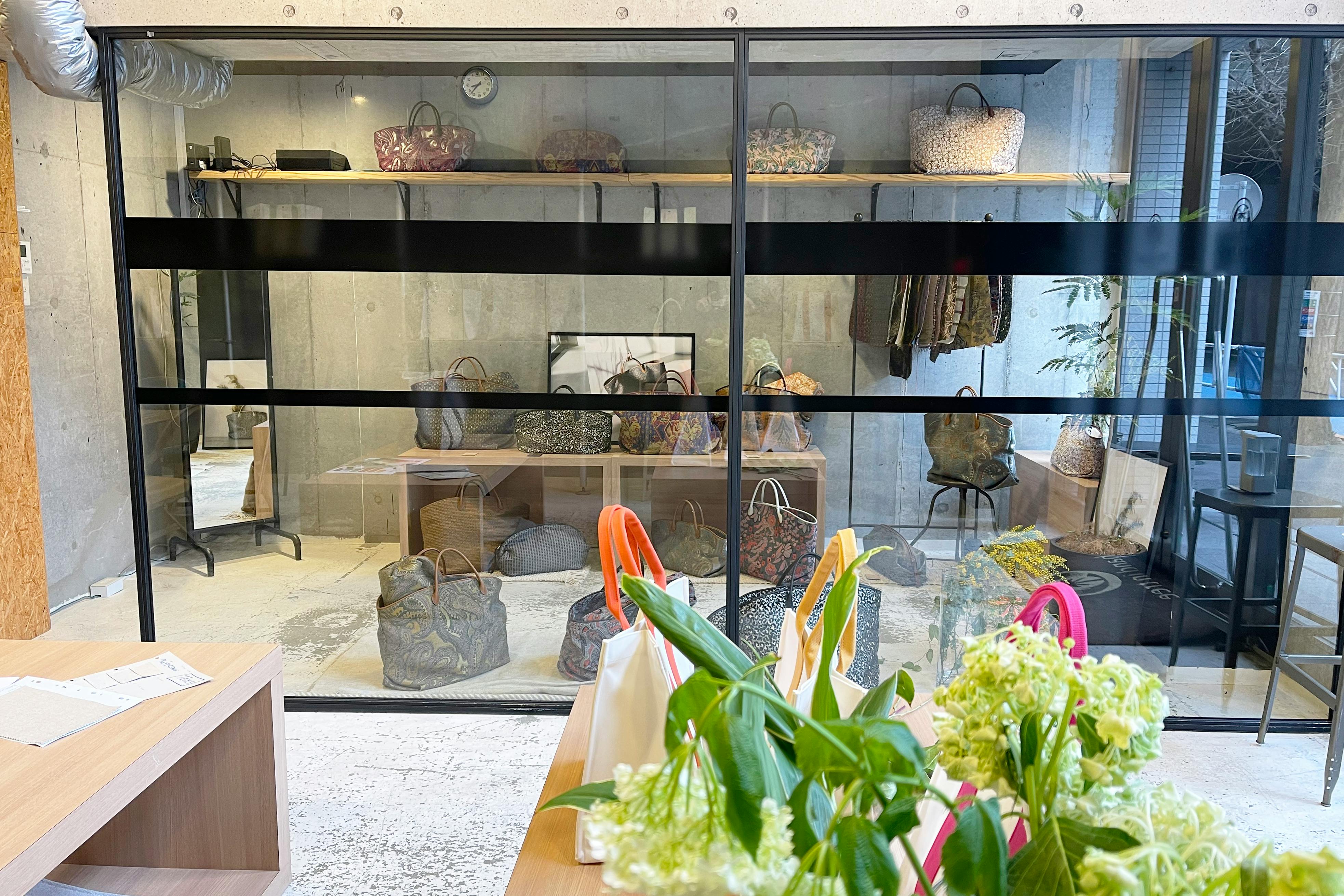 【原宿・千駄ヶ谷】路面・天井高約5m 好立地、換気条件の整ったギャラリー兼多目的スペース