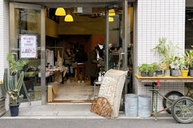 【原宿・千駄ヶ谷】路面・天井高約5m 好立地、換気条件の整ったギャラリー兼多目的スペース