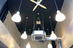 【原宿・千駄ヶ谷】路面・天井高約5m 好立地、換気条件の整ったギャラリー兼多目的スペース